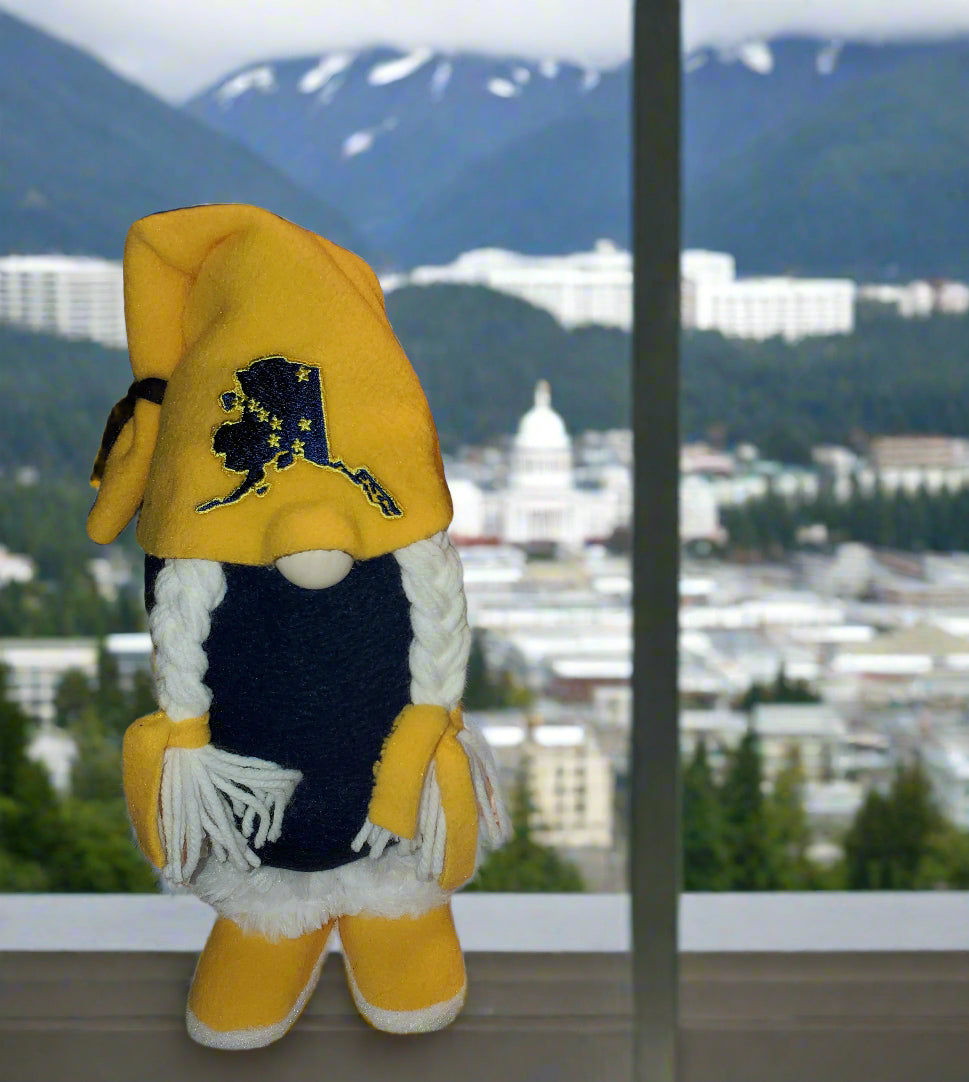 Alaska State Gnome w/postcard