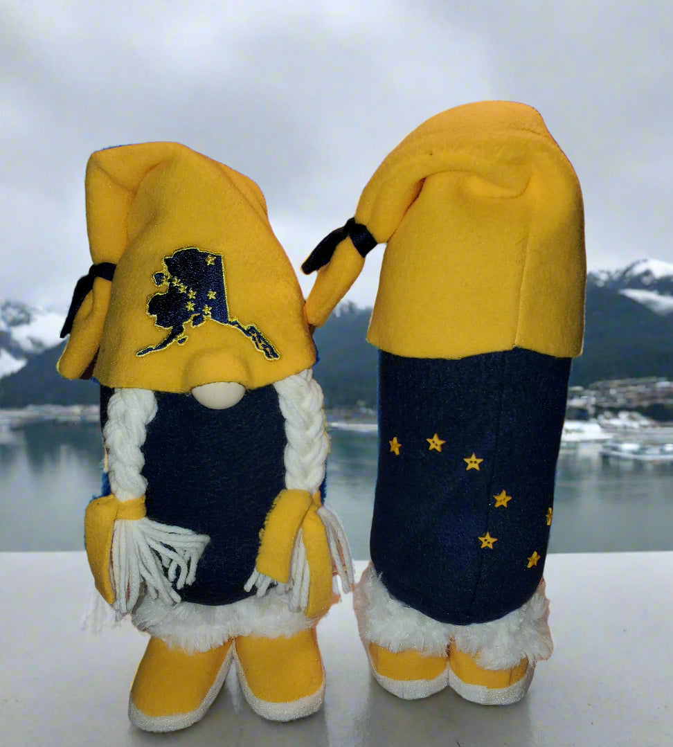 Alaska State Gnome w/postcard