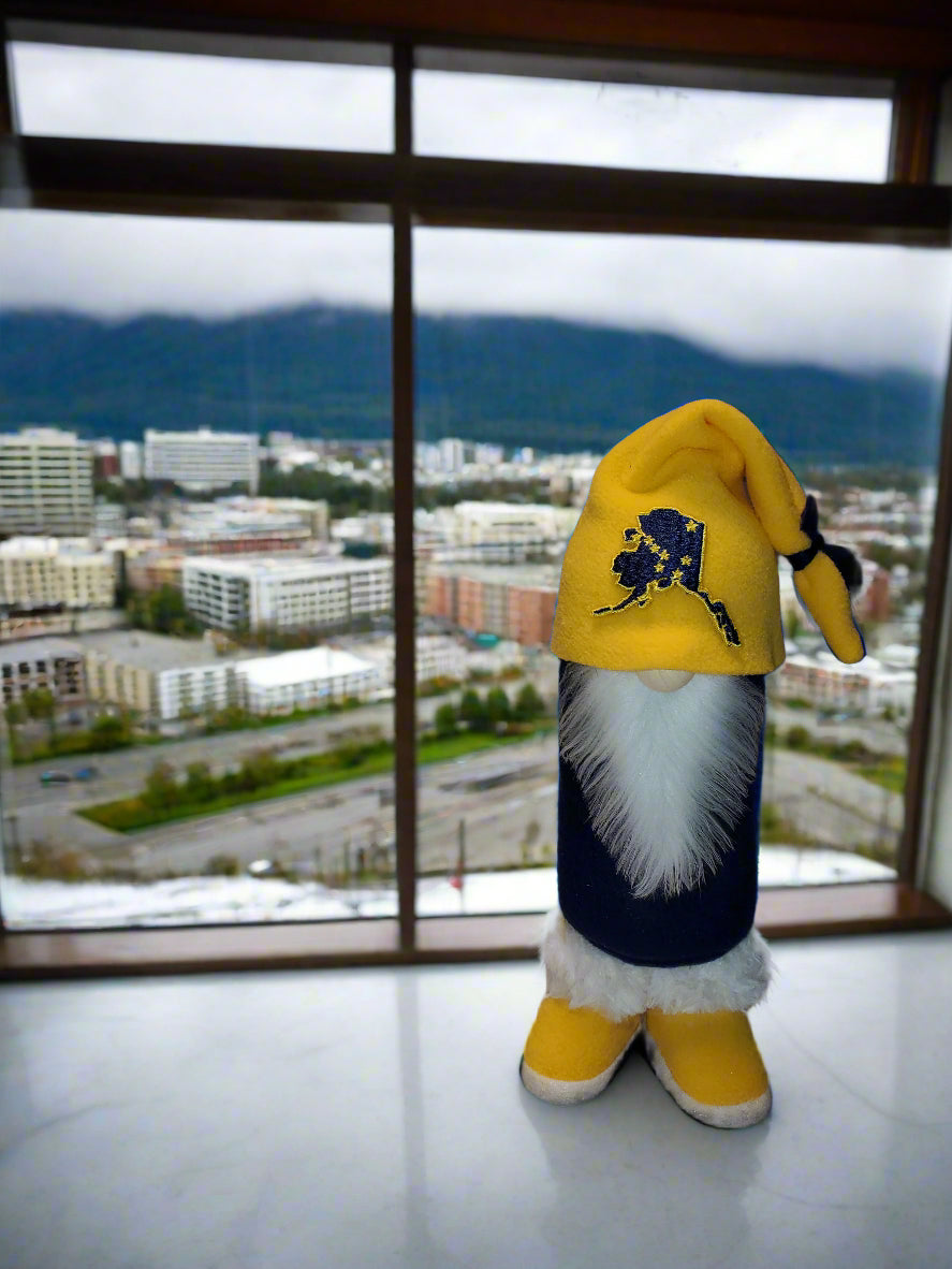 Alaska State Gnome w/postcard