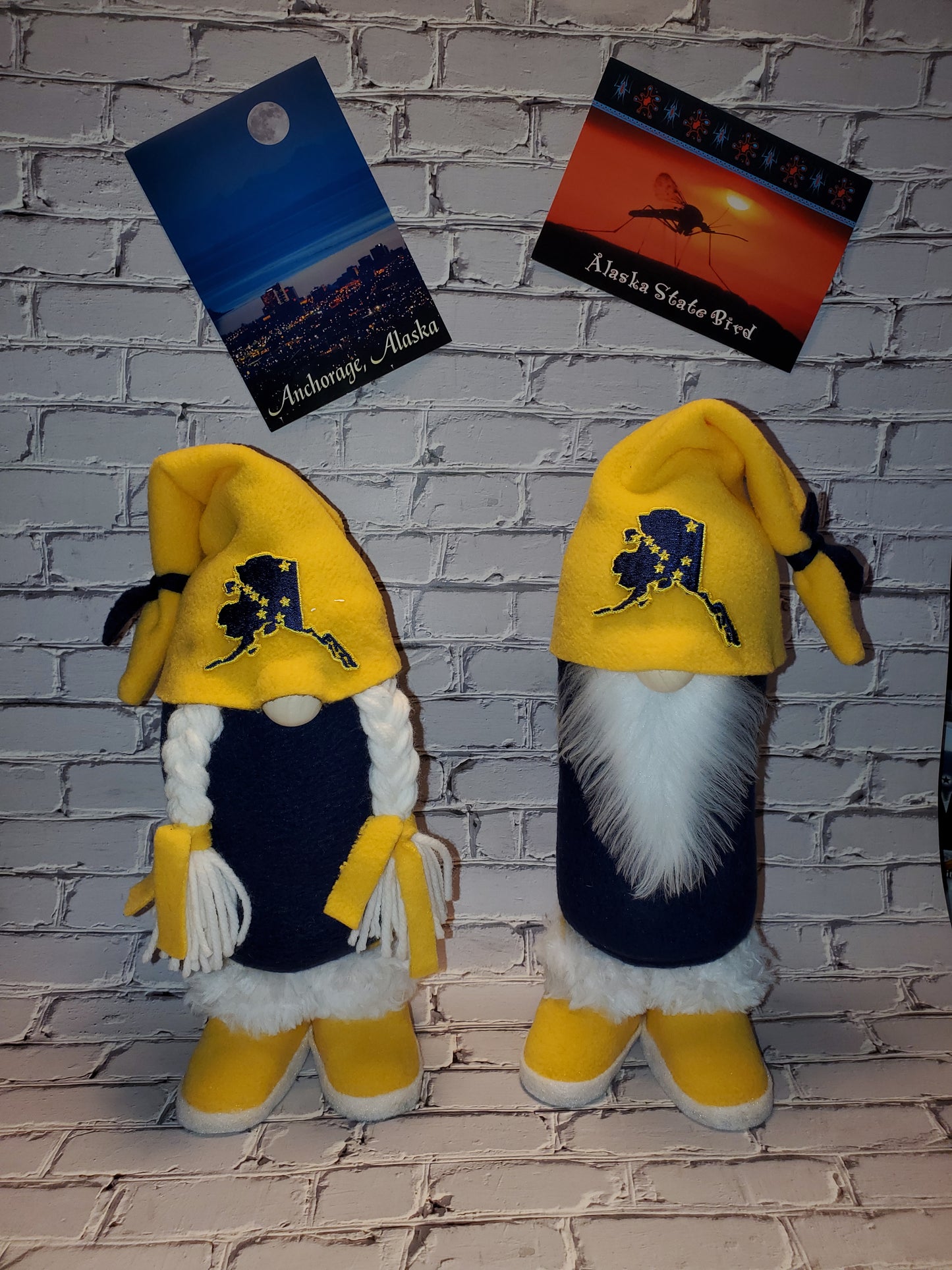 Alaska State Gnome w/postcard